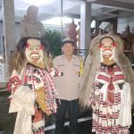 Bhabinkamtibmas Penatih Dangin Puri Bersama Pecalang Atensi Pagelaran Calon Arang di Pura Dalem Khayangan Laplap