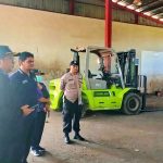 Bhabinkamtibmas Desa Padangsambian Kaja Dampingi Pemantauan Sampah di PDU Padang Sambian Kaja