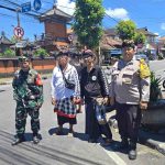 Pengamanan Prosesi Ngaben di Banjar Pagan Kaja, Bhabinkamtibmas Bersinergi dengan Babinsa dan Pecalang