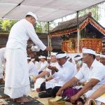 Purnama Kedasa, Polres Klungkung Laksanakan Persembahyangan Bersama di Pura Mandara Kusuma