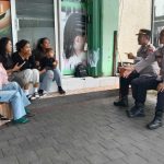 Jumat Curhat, Polsek Kuta Utara Ajak Karyawan Terapis Jaga Kamtibmas.