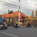 Polsek Abiansemal Hadirkan Rasa Aman Lewat Pengaturan Lalu Lintas Sore Hari