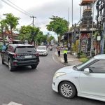Pengaturan Lalu Lintas Minggu Sore, Polsek Abiansemal Antisipasi Arus Balik Aktivitas Masyarakat