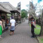 Libur Paskah, Polsek Mengwi Amankan Obyek Wisata Taman Ayun dan Kawasan Pantai