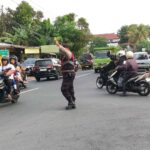 Polsek Abiansemal Konsisten Laksanakan Pengaturan Lalin Sore Di Titik Rawan Kepadatan