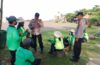 Unit Binmas Polsek Mengwi Gelar Jumat Curhat Bersama Petugas Kebersihan Pantai Munggu