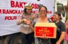 Polda Bali Bagikan 300 Paket Sembako di Pasar Kumbasari