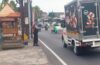 Humanis & Responsif, Personel Polsek Abiansemal Bantu Kelancaran Aktivitas Masyarakat Di Sore Hari