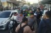 Unit Gakkum Satlantas Polresta Denpasar Lakukan Pemeriksaan Kecelakaan Mobil Tabrak Warung, Dua Orang Terluka