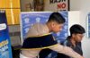 Petugas Dampingi Pemohon Saat Proses Perekaman Foto, Satpas SIM Berikan Pelayanan Humanis