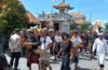 Pastikan Keamanan Prosesi Ngaben, Bhabinkamtibmas Kesiman Kertalangu Laksanakan Pengamanan