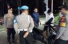 Patroli KRYD Malam Minggu, Polsek Dentim Tertibkan Remaja Nongkrong Hingga Larut Malam dan Amankan Satu Sepeda Motor