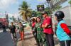 Cegah Genangan Saat Hujan, Babinsa Dauh Peken Hadir Pantau Pembongkaran Saluran Irigasi
