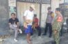 Pengendalian Rabies Diperkuat di Desa Tista, Babinsa Dampingi Vaksinasi Hewan Warga