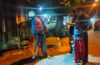 Laporan Warga Ditindaklanjuti, Polsek Abiansemal Bersama Pihak Terkait Tangani Kabel Wifi Terurai Di Jalan