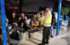 Patroli Jalan Kaki Satpolairud Polresta Denpasar Pantau Aktivitas Masyarakat Malam Hari
