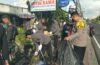 Program “Resik Desaku”, Bhabinkamtibmas Benoa Bersama Unsur Terkait Bersihkan Saluran Air Antisipasi Banjir