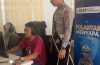 Petugas Pelayanan Publik Polresta Denpasar Beri Himbauan Kamtibmas dan Tertib Berlalulintas kepada Pemohon SIM